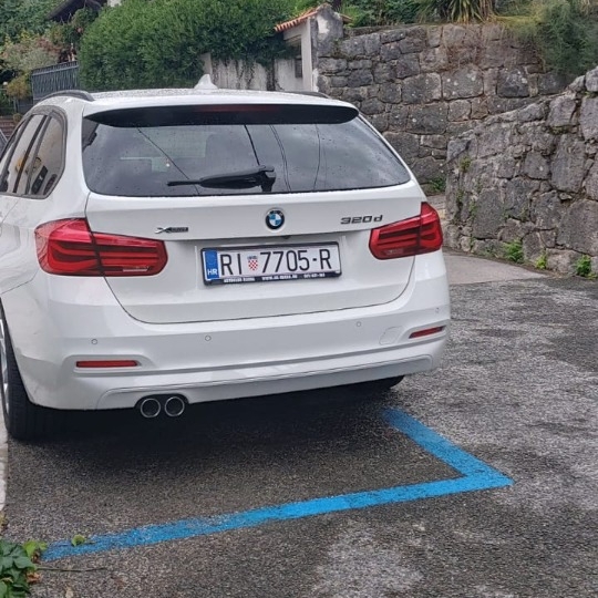Prodajem BMW320d XDRIVE