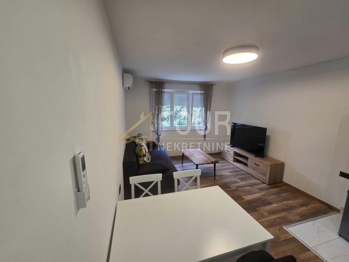 Rijeka, Donja Vežica, 54m2, 2S+DB, uređen stan s lođom!