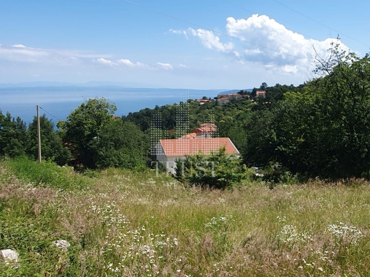 Lovran - građevinsko zemljište 1004 m²