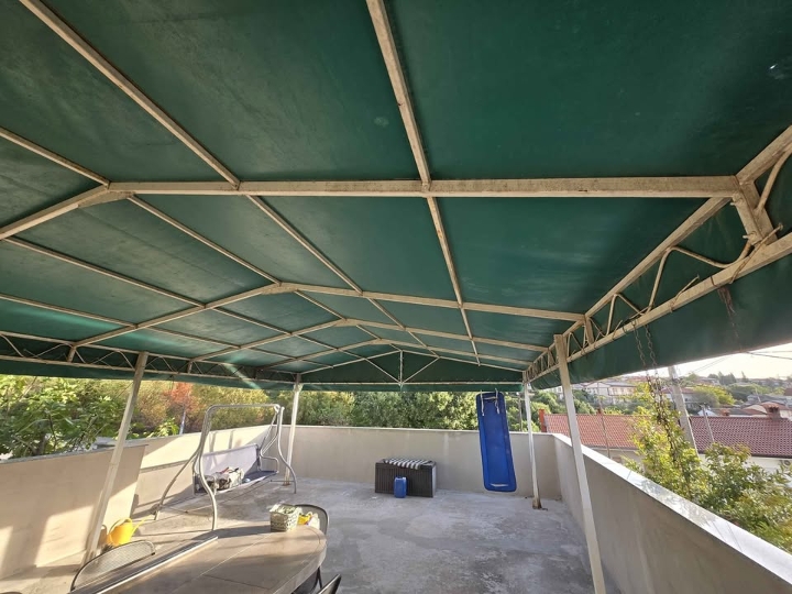 Nadstrešnica 7,5x5 m, s ceradom