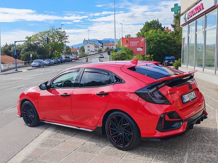 Honda Civic 1.0 VTEC Turbo Sport, 2021. god.