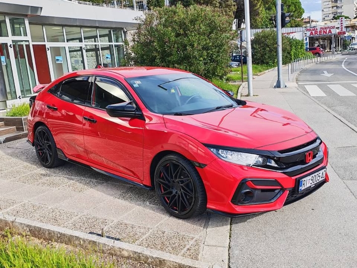 Honda Civic 1.0 VTEC Turbo Sport, 2021. god.