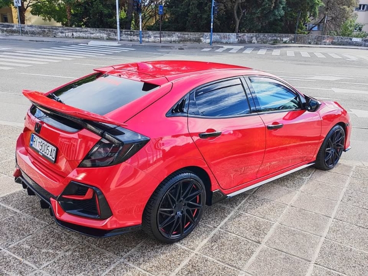 Honda Civic 1.0 VTEC Turbo Sport, 2021. god.