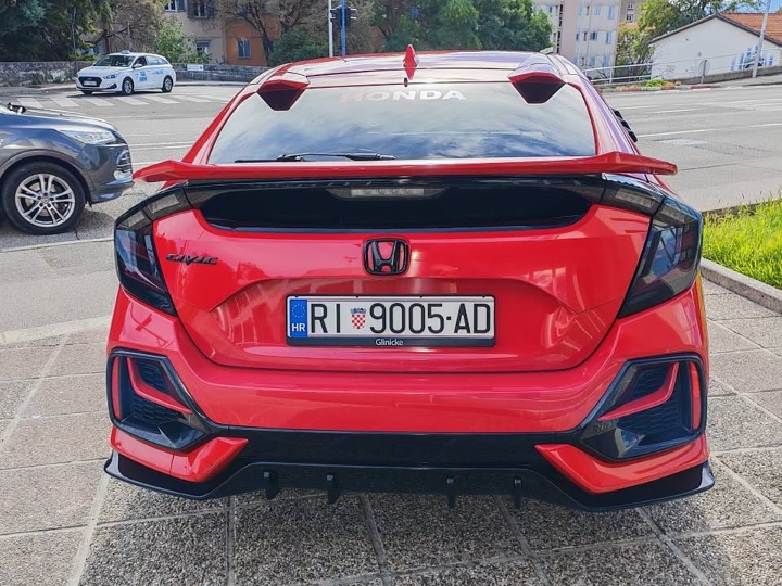 Honda Civic 1.0 VTEC Turbo Sport, 2021. god.