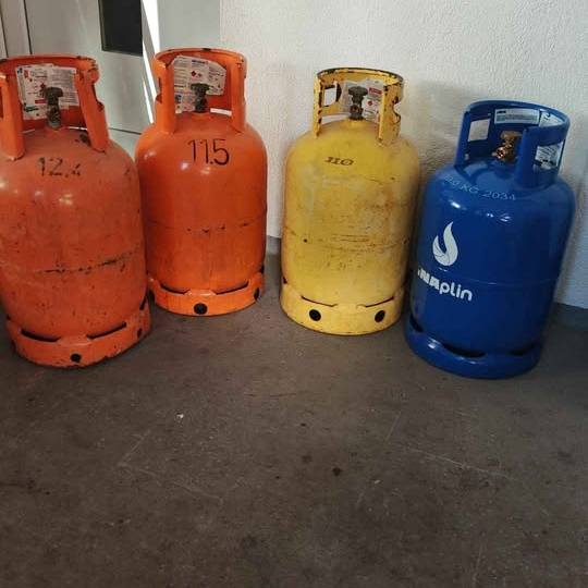 Prazne plinske boce, 4 kom., 50 €/kom.