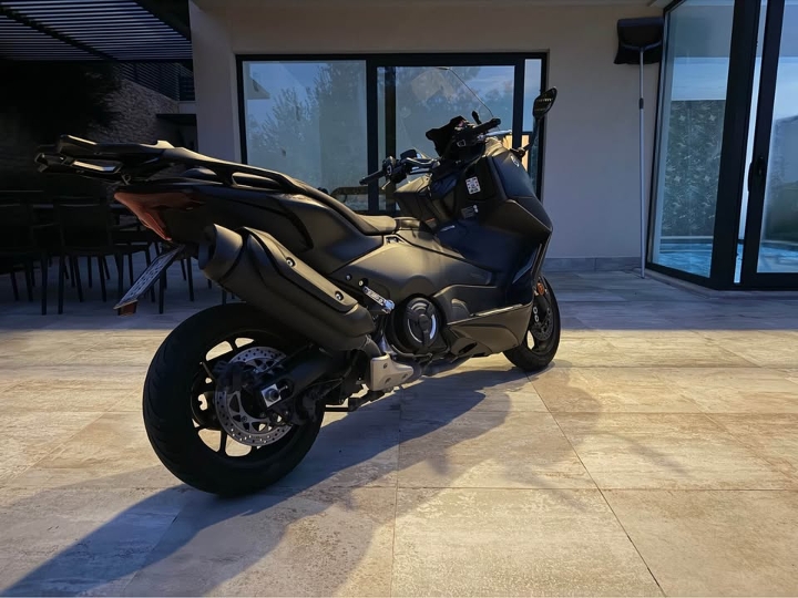 Yamaha T-Max, 2022. god., oko 20.000 km