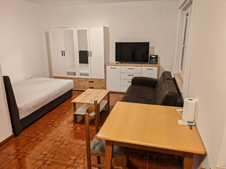 Škurinje, garsonijera