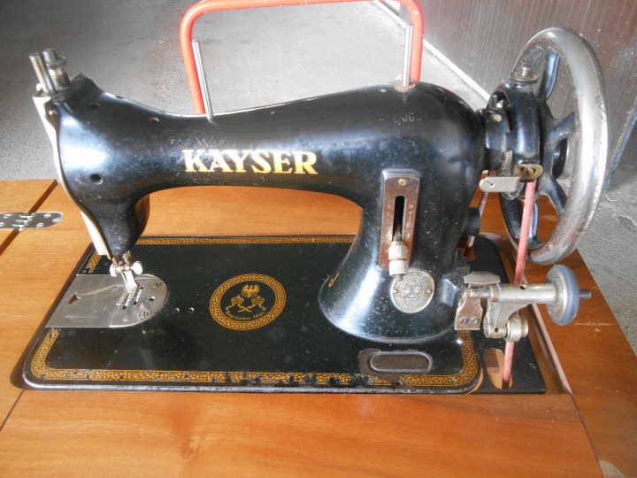 Vintage šivaća mašina Kayser