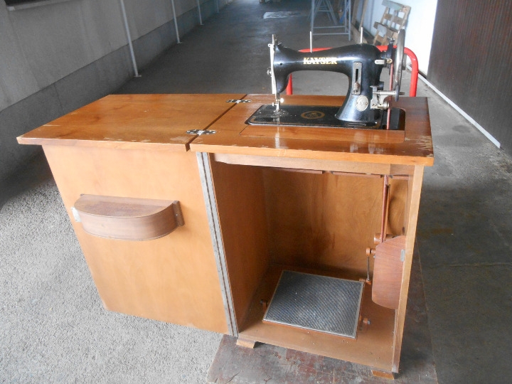 Vintage šivaća mašina Kayser