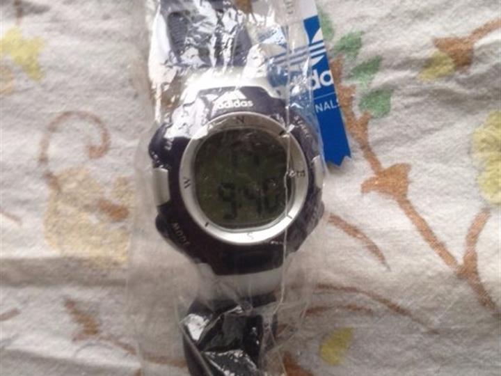 Adidas sat novi ručni