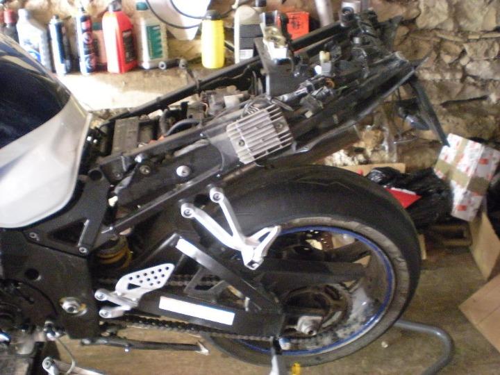 Suzuki GSXR 1000 2003. razbijen