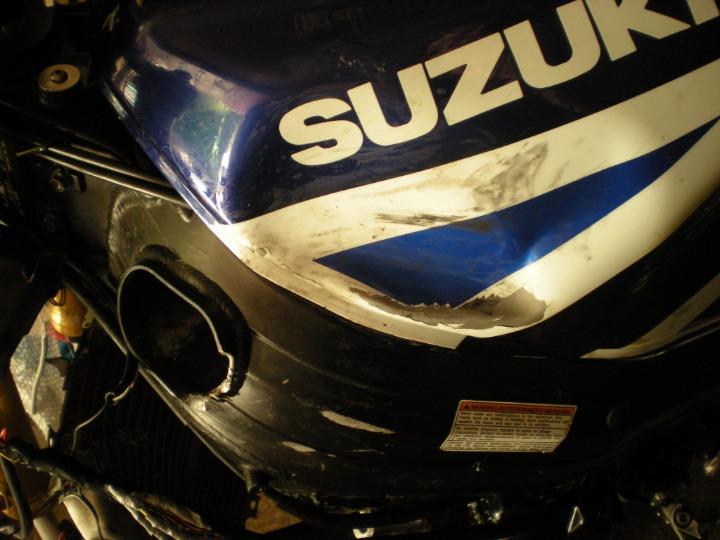 Suzuki GSXR 1000 2003. razbijen