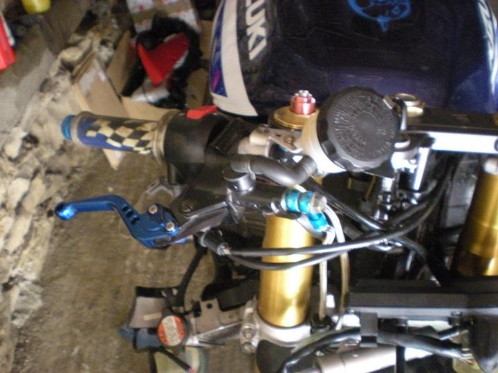 Suzuki GSXR 1000 2003. razbijen