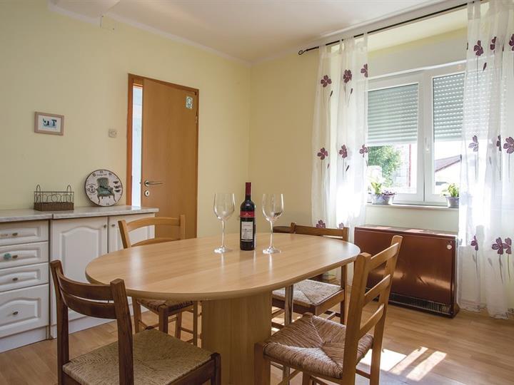 Frančići - u potpunosti namješten!