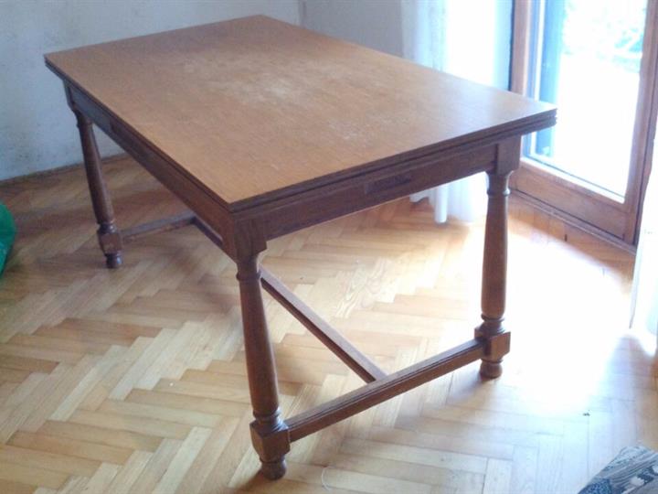 Hrastov namještaj prodajem