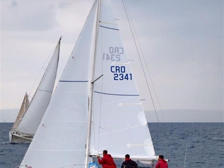 Elan Express 777 sa spojlerom