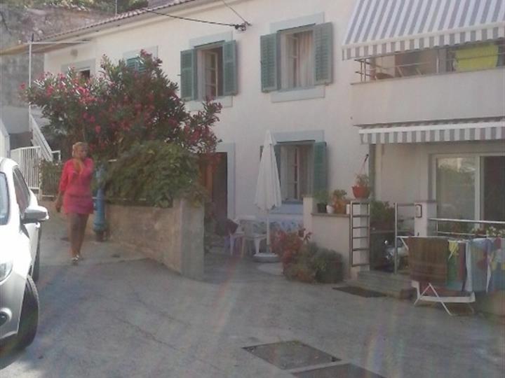 Starigrad kod Senja, obiteljska starina