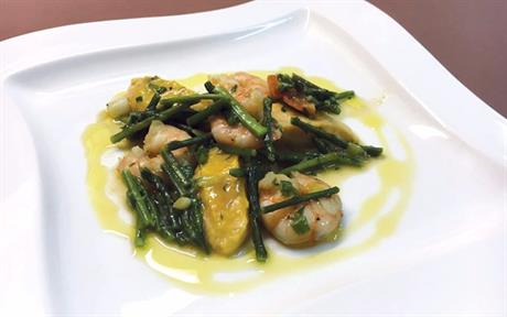 Njoki od buče s kozicama i divljim šparugama