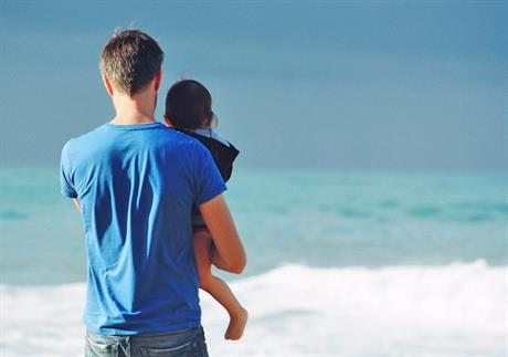 Posvojitelj ima pravo  na dopust i naknadu plaće