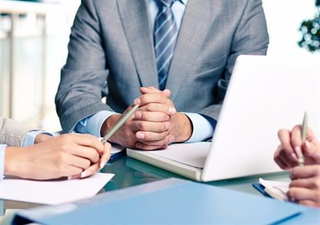 Tko plaća posrednika u osiguranju (brokera)? 