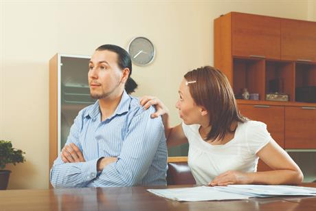 Uvijek si kriva za probleme u vezi? Njegovih 7 alarmantnih ponašanja garantiraju da nisi