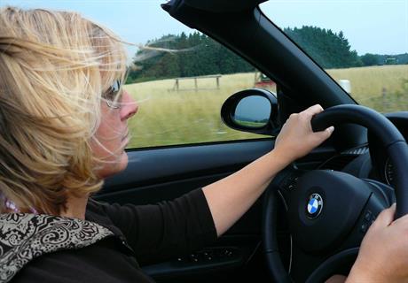 Nakon razvoda nismo podijelili imovinu, što da učinim da suprug prepiše auto na mene?