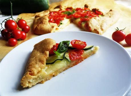 Galette s cherry rajčicama, mozzarellom i tikvicom
