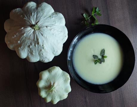 Juha od patišon tikvice s češnjakom i mentom