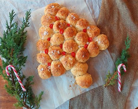 Trgajući kruh punjen mozzarellom
