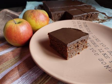 Kocke od jabuke i rogača
