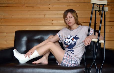 Suprug je pod utjecajem alkohola uzrokovao nesreću u kojoj sam ozlijeđena. Hoće li osiguranje ako tražim isplatu naknade tražiti povrat od njega?