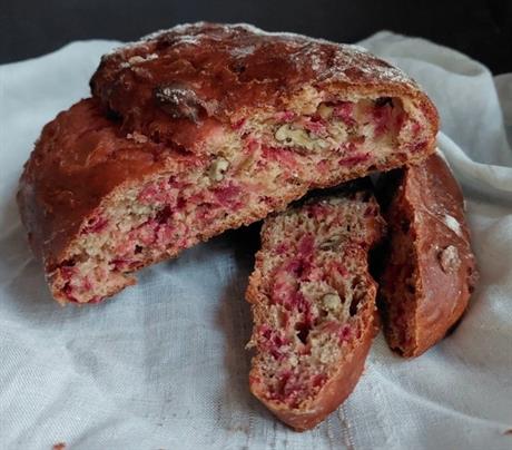 Kruh s ciklom, medom i orasima
