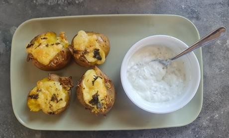 Mladi krumpir zapečen sa sirom i peršinom