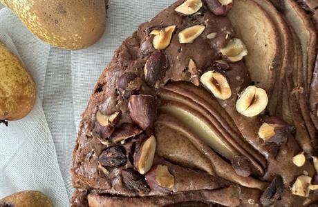 Kolač od krušaka, čokolade i lješnjaka
