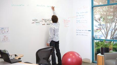 Boja koja pretvara zidove u ploče za pisanje