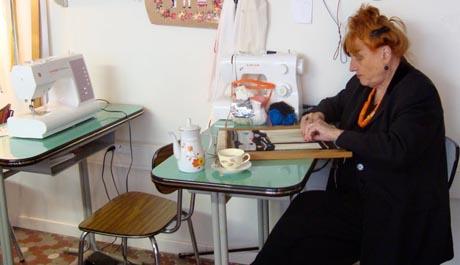 Kafić i studio za šivanje u jednom