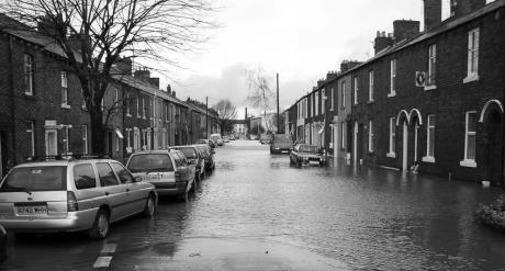 Kad automobil zaroni