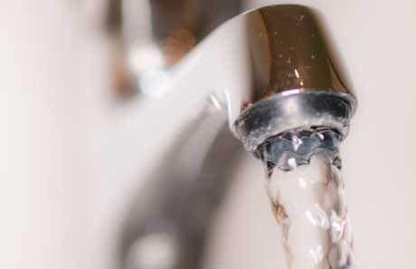 Voda iz slavine do 1.000 puta jeftinija od flaširane