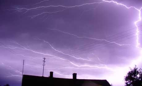 Šteta na televizoru i računalu zbog udara groma