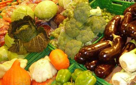 Prodaja povrća i voća marketima i supermarketima