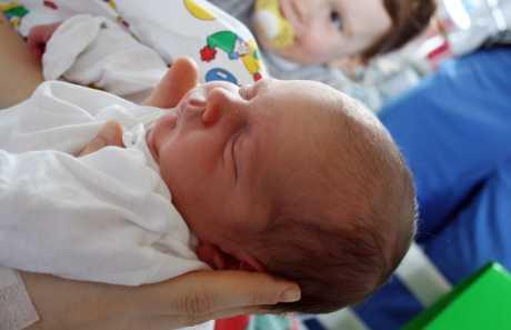 Može li novčana pomoć za novorođenče biti predmet ovrhe?