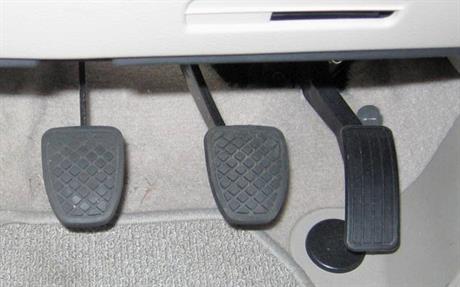 Blokiranje pedale gasa